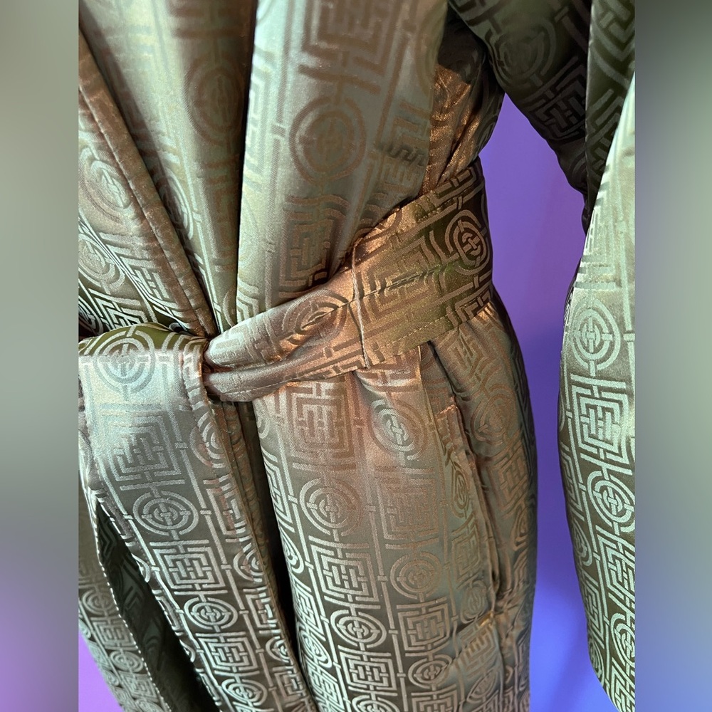 Green Quilted Natori Robe - Picture 6 of 8